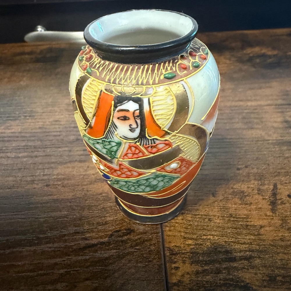 Small Geisha Moriage Vase Porcelain, Made In Japan 50s 60s, Mid Century Japanese